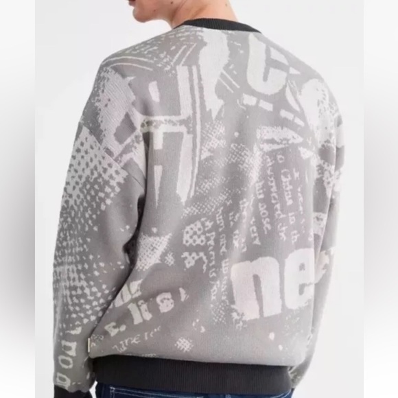 URBAN OUTFITTERS Gray + WHITE GRAPHIC CREW NECK SWEATER   SIZE SMALL   NEW * K2 - Picture 2 of 5